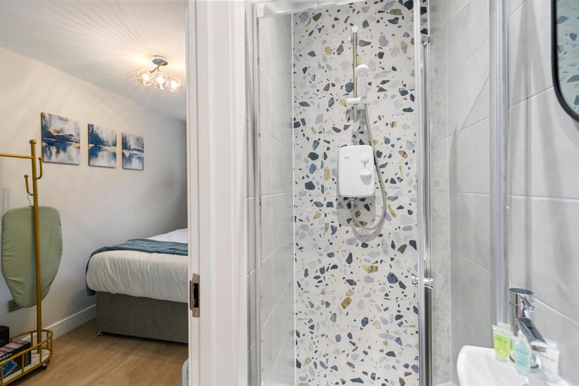 Urban Nest - Stylish Escape *